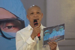 Tinh thần Việt và cuộc chiến chống COVID-19 qua sách ảnh