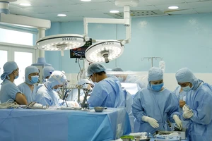 Tim bệnh nhân vẫn hoạt động trong suốt ca mổ bắc cầu mạch vành