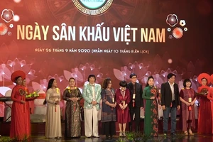 6 thầy đờn được vinh danh trong ngày giỗ Tổ