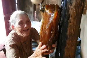 Bà Năm kẹo kéo ở Buôn Hồ 