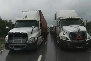 Quảng Bình: Lụt sâu trên quốc lộ 1A, ách tắc kéo dài