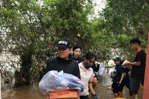 ‘Nghệ sĩ chúng tôi sẽ luôn hướng về đồng bào'