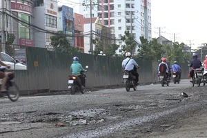 TP.HCM: Bao giờ mới hết những con đường ‘đau khổ’