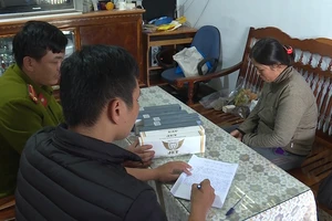 Video: Bắt đối tượng tàng trữ 1.700 bao thuốc lá lậu