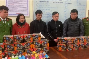 Video: Bắt giữ 5 đối tượng, thu gần 2 tạ pháo các loại