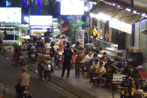 Video: Karaoke tự phát vẫn còn phổ biến tại TP.HCM