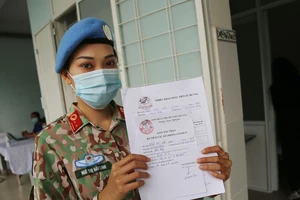 Video: Tiêm vaccine COVID-19 cho lực lượng ‘mũ nồi xanh’