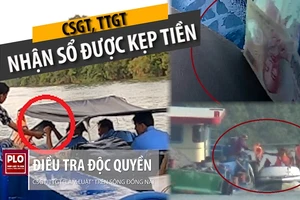 Video: Cận cảnh kẹp tiền vào sổ khi trình CSGT, TTGT trên sông