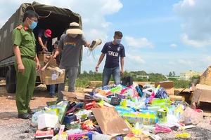 Video: Tiêu hủy số lượng lớn hàng hóa không rõ nguồn gốc