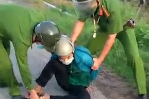 Video: Thưởng nóng tập thể, cá nhân bắt đối tượng tàng trữ ma túy số lượng lớn 