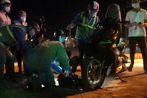 Video: 'Đội quân' sửa xe miễn phí cho người dân về quê tránh dịch