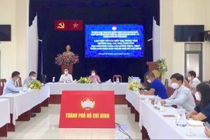 Video: UBMTTQVN TP.HCM làm việc với các siêu thị, tìm cách hỗ trợ người dân