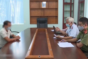 Video: Xử phạt 1 trường hợp đăng tin nước hồ bơi có thể vô hiệu hóa COVID-19