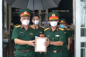 Video: Vượt ngàn cây số đưa tro cốt nạn nhân COVID-19 về cho thân nhân