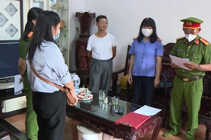 Video: Truy tố 17 đối tượng lừa đảo chiếm đoạt tài sản của ngân hàng 