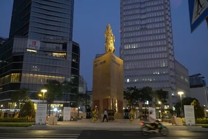 Video: Cận cảnh tượng Đức Thánh Trần trước giờ khánh thành công viên Mê Linh