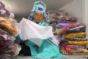 Video: Gần 30 năm ‘thổi hồn’ cho trang phục cải lương