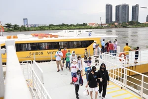Video: Buýt sông Sài Gòn ‘cháy vé’, nhiều người phải đặt vé trước cả tuần