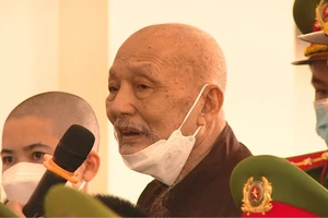 Video: Không rõ tung tích 15 ngôi chùa và 200 đứa trẻ trong vụ ‘Tịnh thất Bồng Lai’