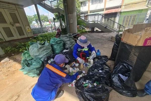 Video: TP.HCM nan giải phân loại rác tại nguồn