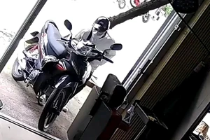 Video: Nhóm thanh niên thực hiện 5 vụ trộm xe máy chỉ trong một buổi chiều