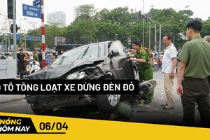 Nóng hôm nay: Ô tô tông hàng loạt xe dừng đèn đỏ