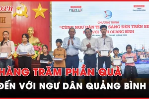 Trao hơn 200 phần quà cho ngư dân và học sinh Quảng Bình