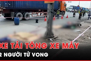 Xe tải lấn làn tông xe máy, một phụ nữ và bé trai tử vong 