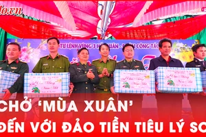 Tàu Bộ Tư lệnh Vùng 3 Hải quân chở 'mùa xuân' đến với đảo tiền tiêu Lý Sơn