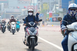 Thông xe cầu Tân Kỳ - Tân Quý, người dân mong thoát cảnh ùn tắc