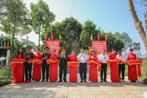 Trưởng Ban Tuyên giáo và Dân vận Trung ương đã dự lễ khánh thành Bia tưởng niệm Anh hùng liệt sỹ ở Tây Ninh