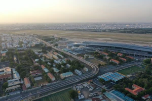 Gấp rút hoàn thiện cầu vượt nhà ga T3 Tân Sơn Nhất trước ngày thông xe 