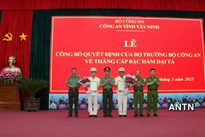 Hai lãnh đạo Công an tỉnh Tây Ninh được thăng cấp hàm Đại tá 