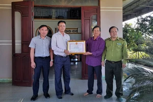 Lâm Đồng khen thưởng đột xuất người dân giao nộp tê tê quý hiếm