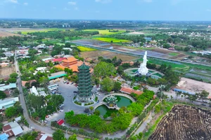 Du khách đổ về chùa Gò Kén trăm tuổi ở Tây Ninh dịp Giỗ tổ Hùng Vương