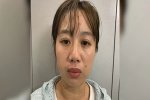 Chiêu lừa đảo từ việc đặt hoa và bánh sinh nhật làm bằng tiền