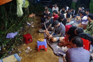 Công an mật phục bắt sòng bạc quy mô lớn giữa rừng tre ở Lâm Đồng