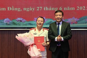 Trao quyết định bổ nhiệm Viện trưởng và 7 Phó viện trưởng VKSND tỉnh Lâm Đồng mới 