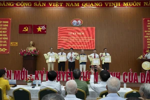 TP.HCM: Phường Tân Sơn Nhất trao Huy hiệu Đảng cho 81 đảng viên 