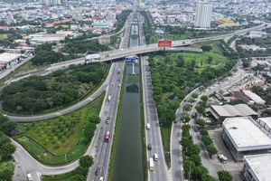 TP.HCM đẩy nhanh tiến độ đường Võ Văn Kiệt nối dài, đường Nguyễn Văn Bứa, cầu Rạch Dơi....