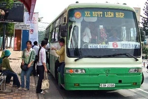 Đình chỉ nhiều cán bộ điều hành xe buýt tại TP.HCM 