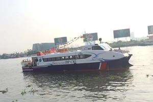 Tàu cao tốc hiện đại bậc nhất Việt Nam đi vào hoạt động