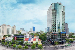 Tòa nhà Sun Wah Tower rơi vào tay đại gia Nhật