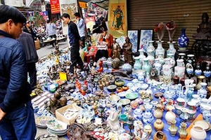 Nguy cơ độc hại từ bát đĩa nhiều hoa văn