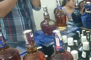 Cách nhận diện rượu dỏm “đội lốt” rượu ngoại