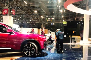 Xe VinFast được di chuyển từ Ý tới Paris Motor Show 