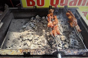 Ăn thịt nướng lề đường coi chừng bị ung thư