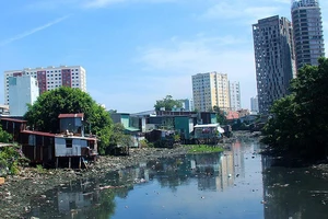 Xử lý nhà ở lấn chiếm hệ thống sông kênh rạch