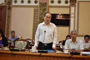 Lãnh đạo TP.HCM lắng nghe DN về giải pháp xử lý bãi chôn rác