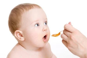 Rủi ro gì có thể gặp nếu cho trẻ sơ sinh ăn mật ong?